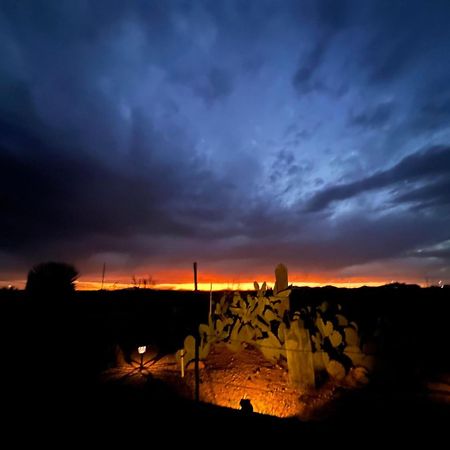 Hole In The Wall Getaway - Usa Mexico Border Bed And Breakfast Columbus 外观 照片