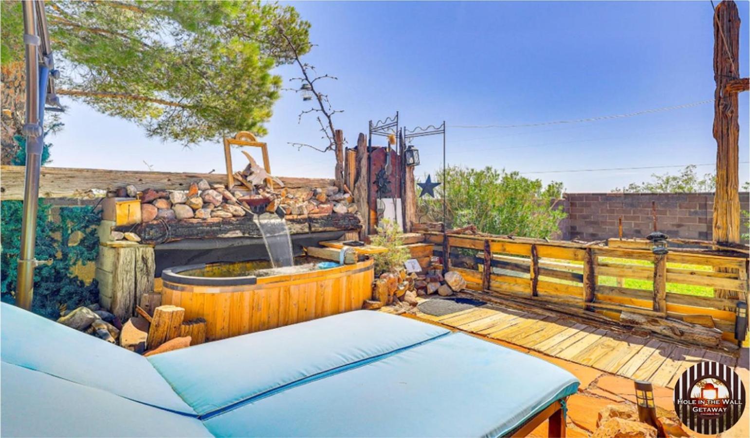 Hole In The Wall Getaway - Usa Mexico Border Bed And Breakfast Columbus 外观 照片