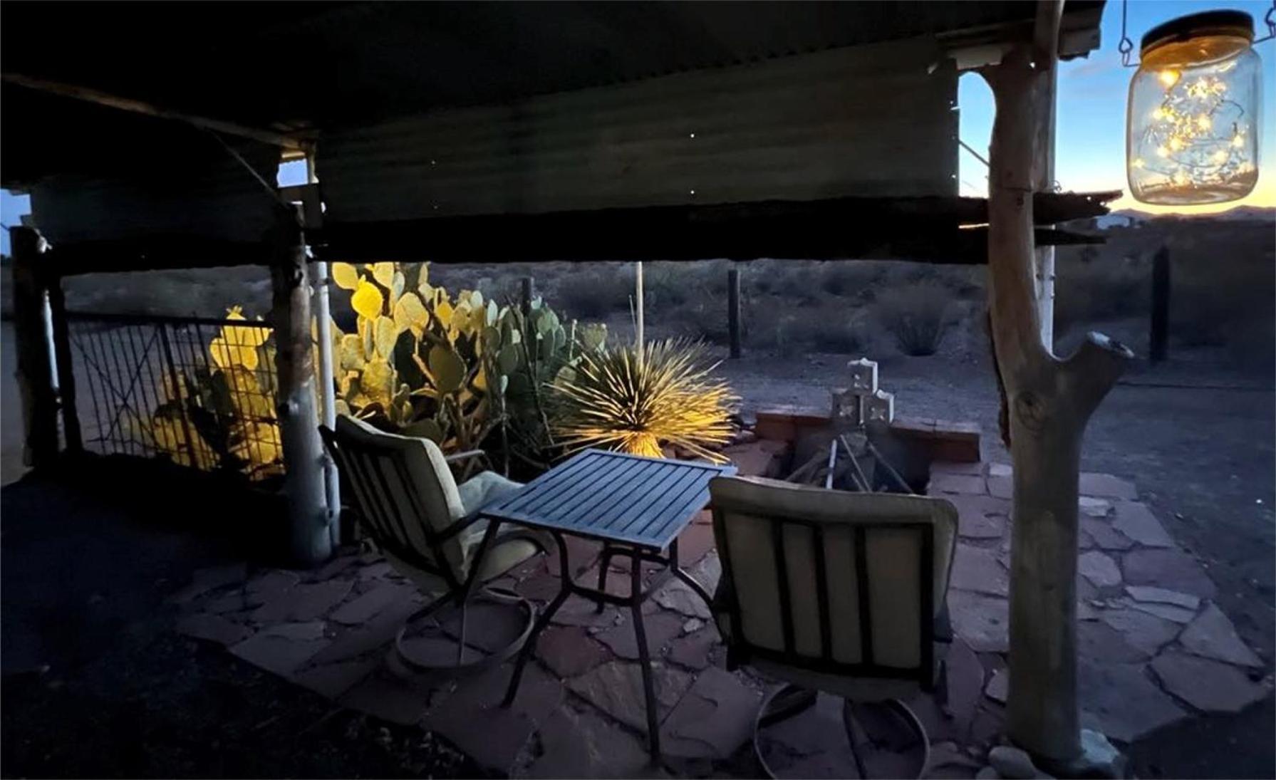 Hole In The Wall Getaway - Usa Mexico Border Bed And Breakfast Columbus 外观 照片