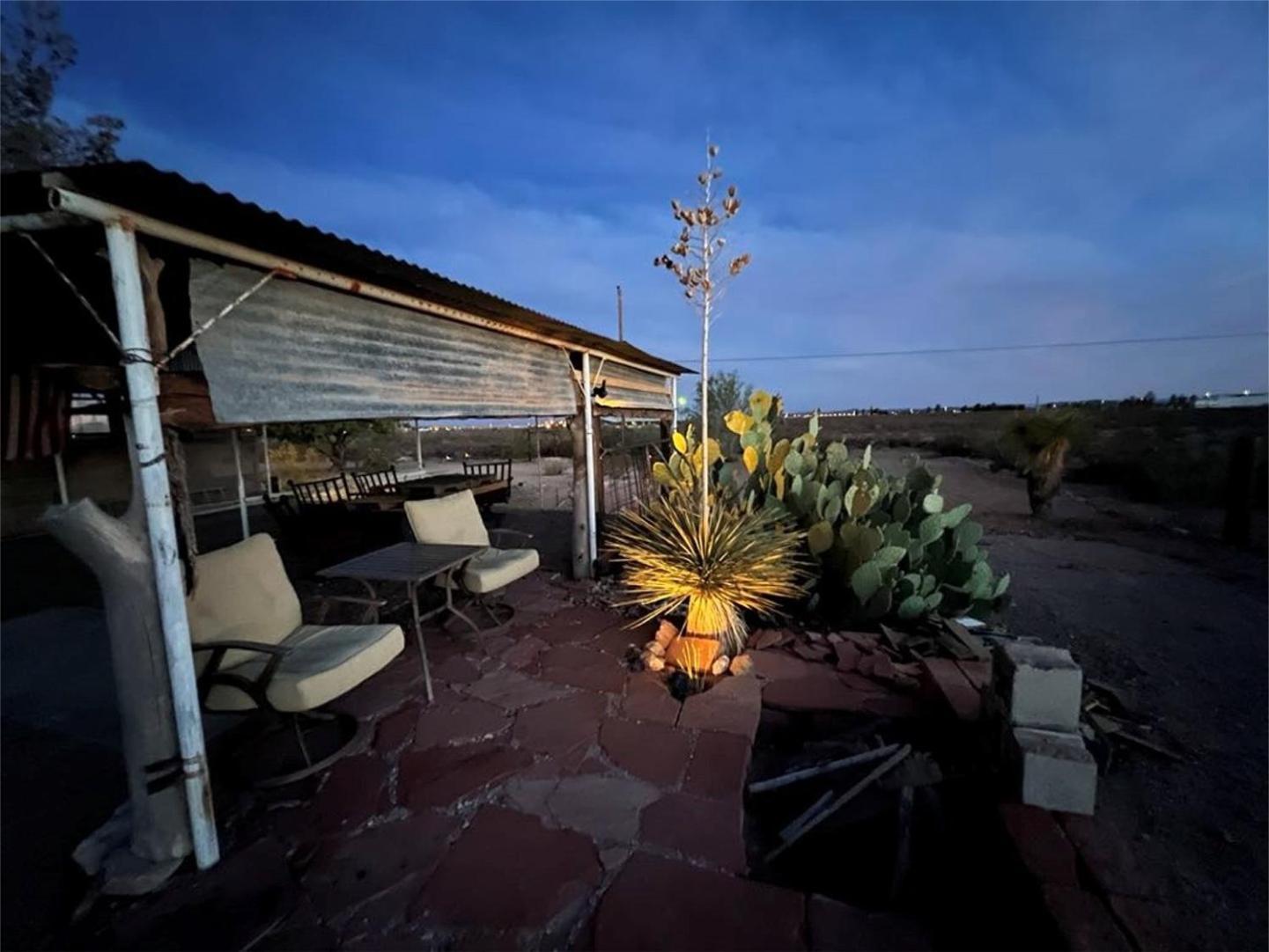 Hole In The Wall Getaway - Usa Mexico Border Bed And Breakfast Columbus 外观 照片